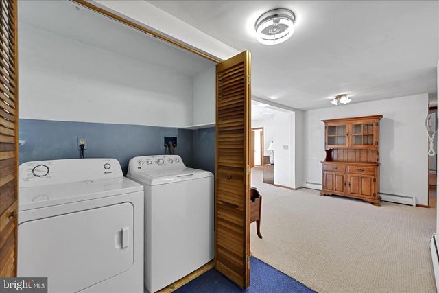 921 SKYLIGHT DR, York, PA 17402