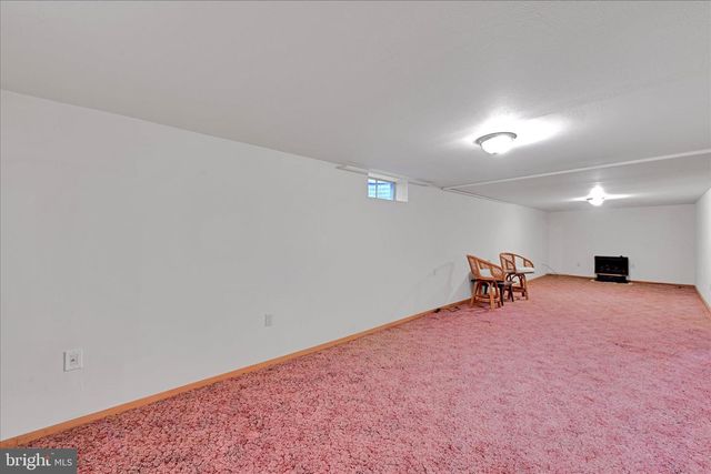 921 SKYLIGHT DR, York, PA 17402