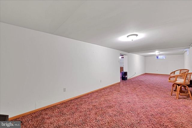 921 SKYLIGHT DR, York, PA 17402