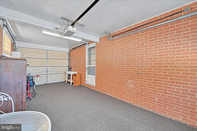 921 SKYLIGHT DR, York, PA 17402