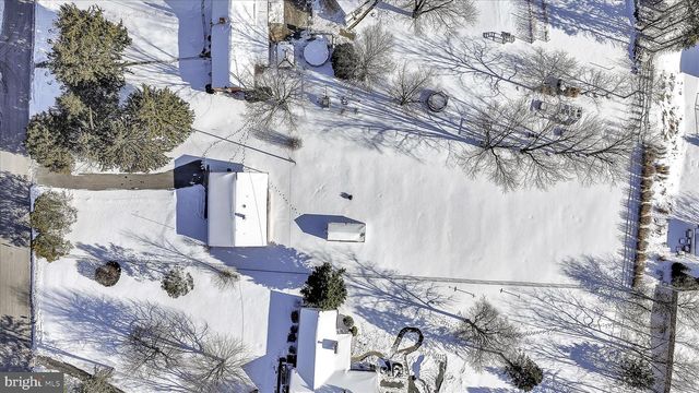 921 SKYLIGHT DR, York, PA 17402