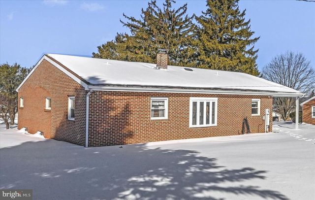 921 SKYLIGHT DR, York, PA 17402