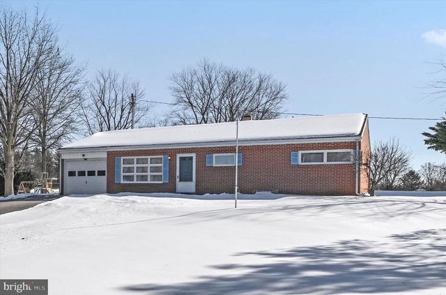 921 SKYLIGHT DR, York, PA 17402