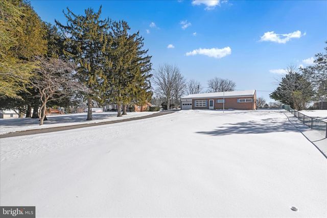 921 SKYLIGHT DR, York, PA 17402