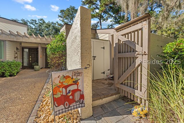 15 Calibogue Cay Rd Apt 388, Hilton Head Island, SC 29928