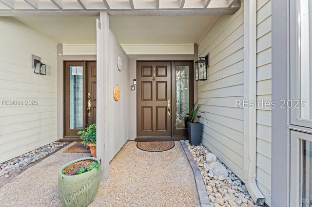 15 Calibogue Cay Rd Apt 388, Hilton Head Island, SC 29928
