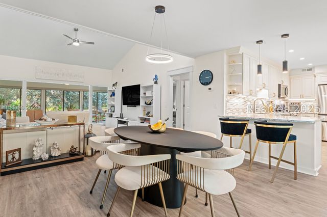 15 Calibogue Cay Rd Apt 388, Hilton Head Island, SC 29928