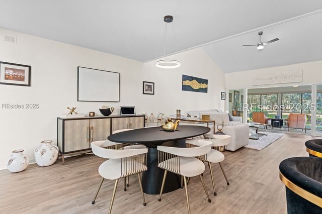 15 Calibogue Cay Rd Apt 388, Hilton Head Island, SC 29928