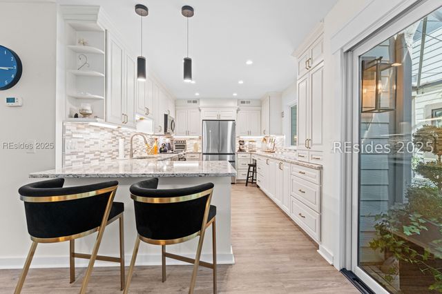 15 Calibogue Cay Rd Apt 388, Hilton Head Island, SC 29928