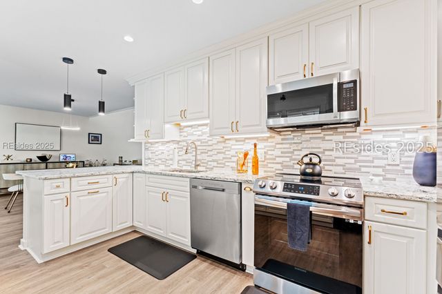 15 Calibogue Cay Rd Apt 388, Hilton Head Island, SC 29928