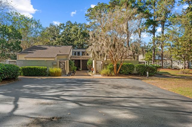 15 Calibogue Cay Rd Apt 388, Hilton Head Island, SC 29928