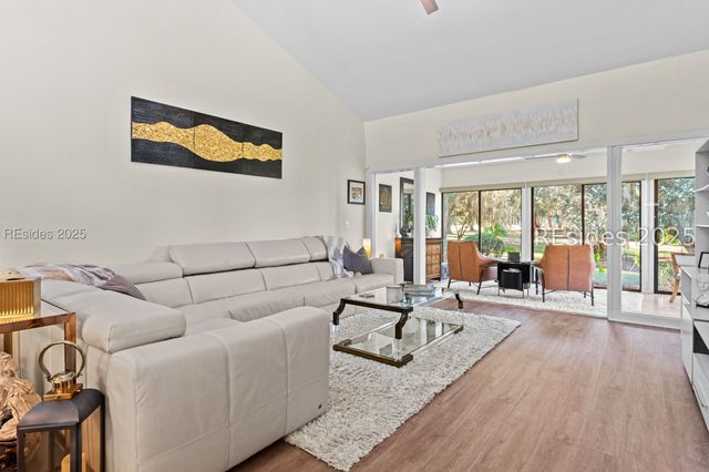 15 Calibogue Cay Rd Apt 388, Hilton Head Island, SC 29928