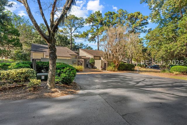 15 Calibogue Cay Rd Apt 388, Hilton Head Island, SC 29928