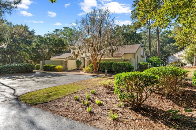 15 Calibogue Cay Rd Apt 388, Hilton Head Island, SC 29928