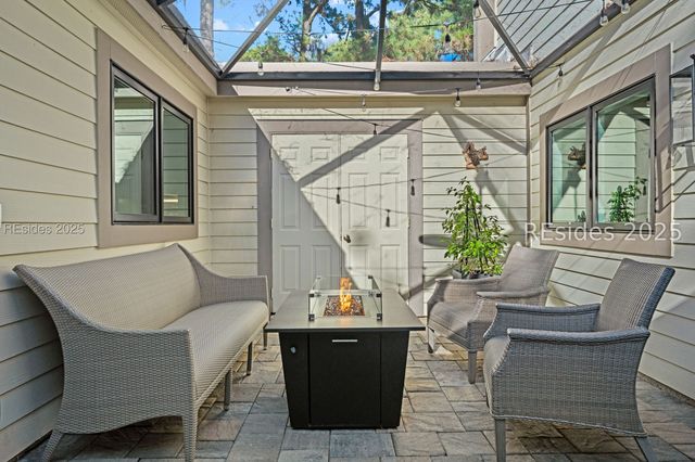 15 Calibogue Cay Rd Apt 388, Hilton Head Island, SC 29928