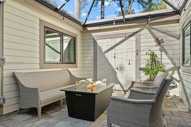 15 Calibogue Cay Rd Apt 388, Hilton Head Island, SC 29928