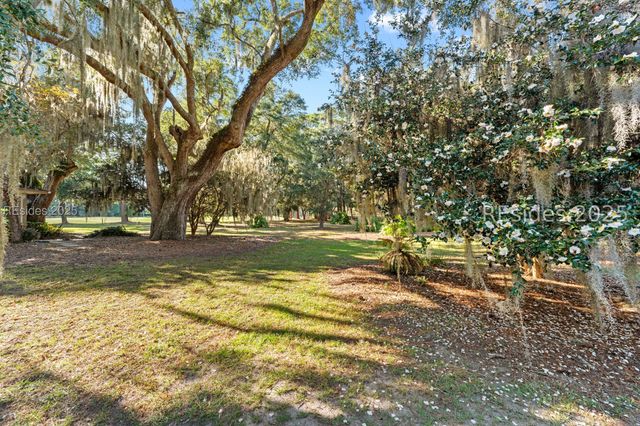 15 Calibogue Cay Rd Apt 388, Hilton Head Island, SC 29928