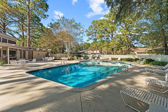 15 Calibogue Cay Rd Apt 388, Hilton Head Island, SC 29928
