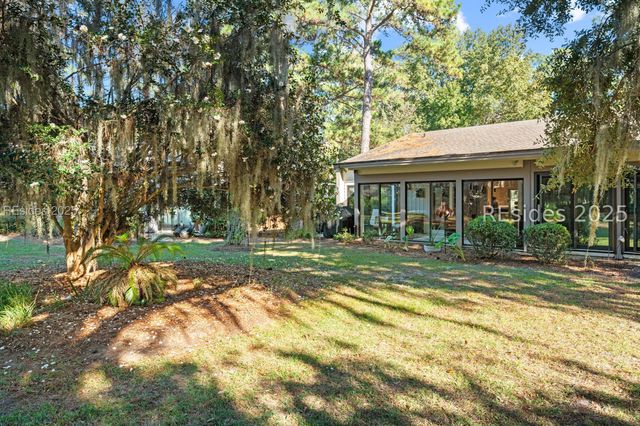 15 Calibogue Cay Rd Apt 388, Hilton Head Island, SC 29928