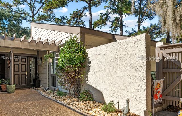 15 Calibogue Cay Rd Apt 388, Hilton Head Island, SC 29928