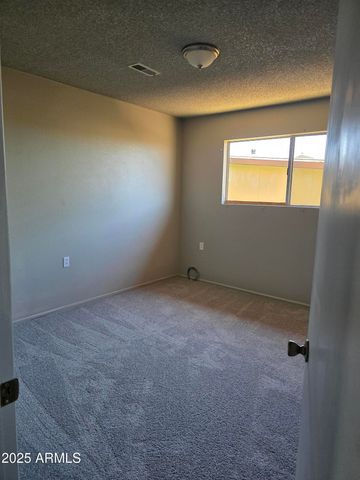 610 S 11th Place W, St Johns, AZ 85936