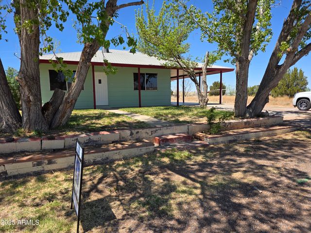 610 S 11th Place W, St Johns, AZ 85936