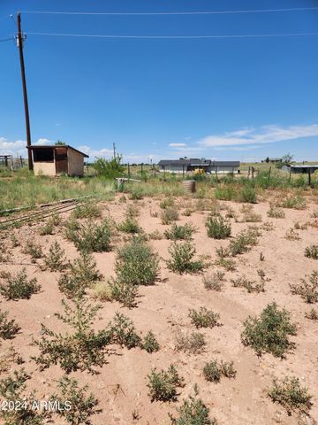 610 S 11th Place W, St Johns, AZ 85936