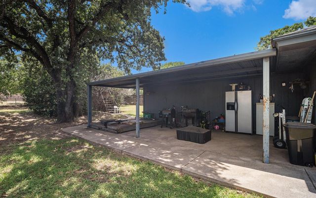 117 WALNUT CREEK Drive, Azle, TX 76020