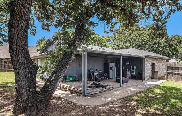 117 WALNUT CREEK Drive, Azle, TX 76020