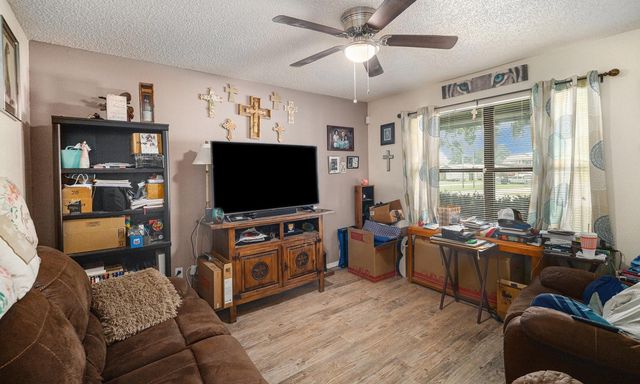 117 WALNUT CREEK Drive, Azle, TX 76020