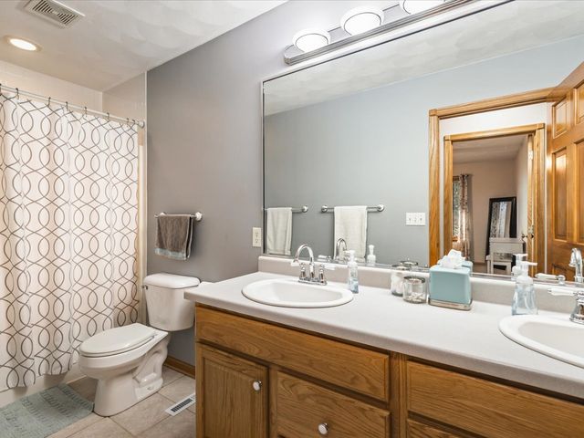 12486 Whispering Winds Drive, Roscoe, IL 61073