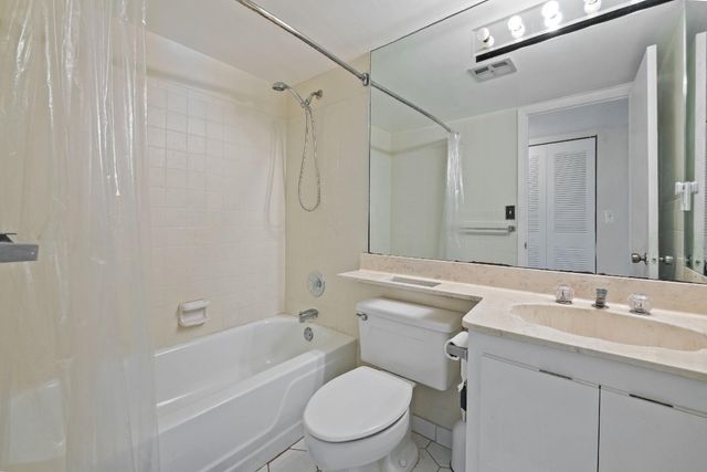 1100 Crystal Lake Drive 105, Deerfield Beach, FL 33064