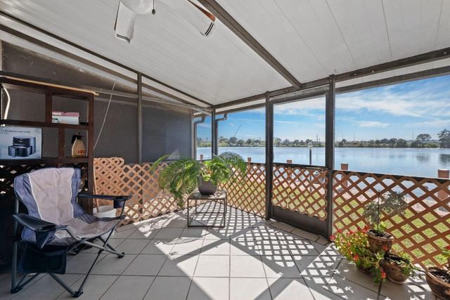 1100 Crystal Lake Drive 105, Deerfield Beach, FL 33064