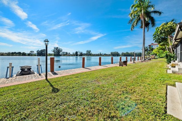 1100 Crystal Lake Drive 105, Deerfield Beach, FL 33064