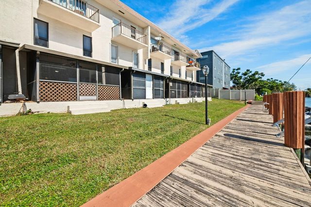 1100 Crystal Lake Drive 105, Deerfield Beach, FL 33064