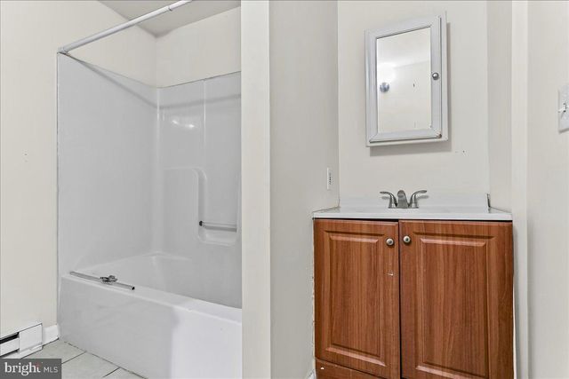 162 W MAIN ST, Elkton, MD 21921