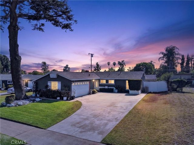 2369 Saunders St, Pomona, CA 91767