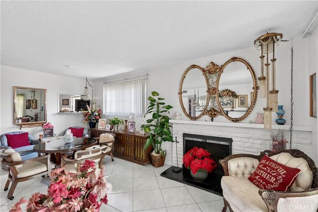 2369 Saunders St, Pomona, CA 91767