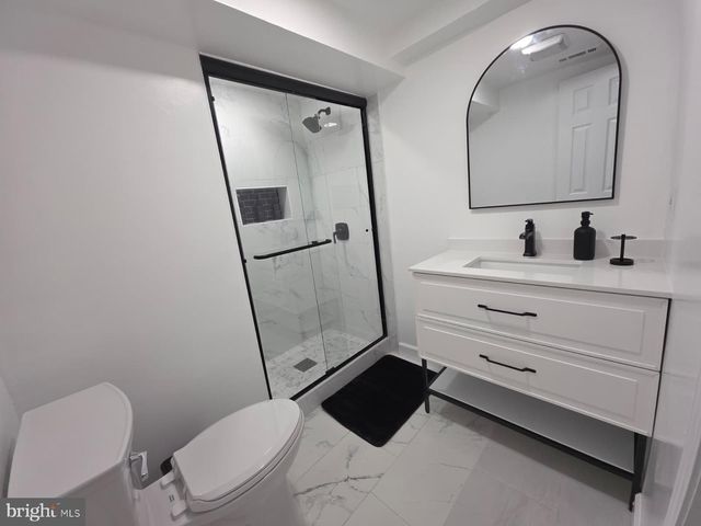 5427 DAWES AVE, Alexandria, VA 22311