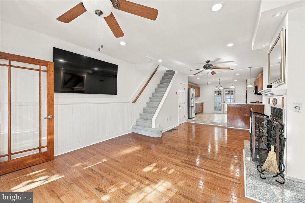 1543 E BERKS ST, PHILADELPHIA, PA 19125 — photo 2