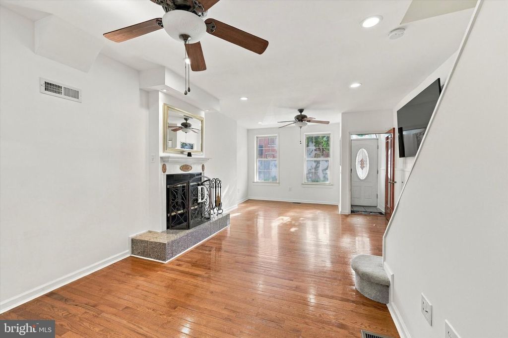 1543 E BERKS ST, PHILADELPHIA, PA 19125 — photo 5