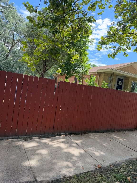 8235 S Marquette Avenue, Chicago, IL 60617