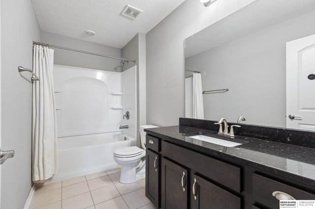 17021 Aurora Street, Omaha, NE 68136