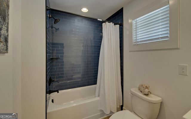 73 Woodlake Crt, Hartwell, GA 30643