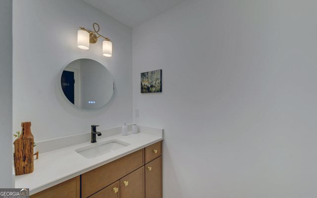 73 Woodlake Crt, Hartwell, GA 30643