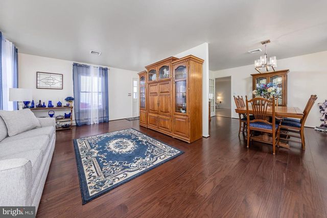 50 BUCKINGHAM DR, Southampton, NJ 08088