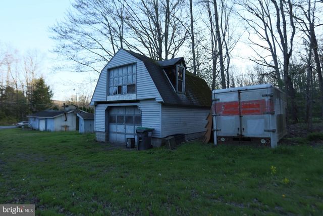 5444 QUAKAKE RD, Weatherly, PA 18255