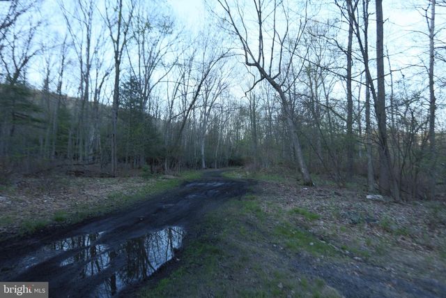 5444 QUAKAKE RD, Weatherly, PA 18255