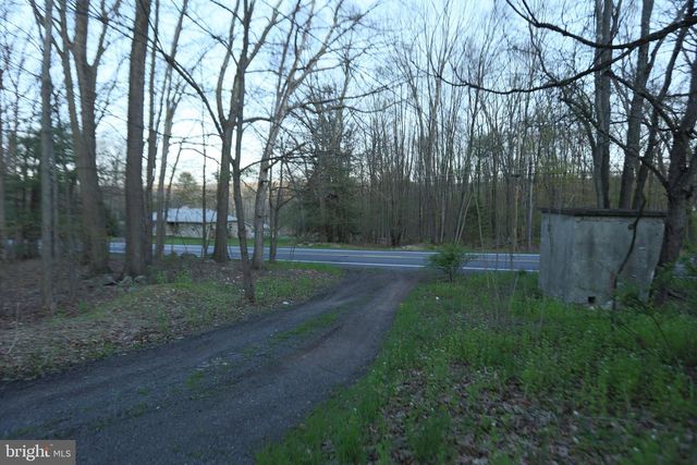 5444 QUAKAKE RD, Weatherly, PA 18255