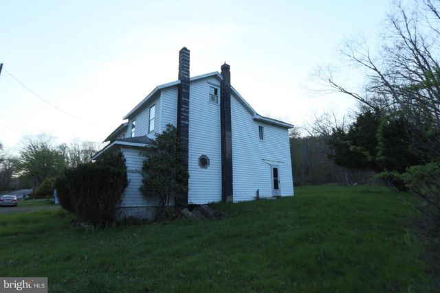 5444 QUAKAKE RD, Weatherly, PA 18255